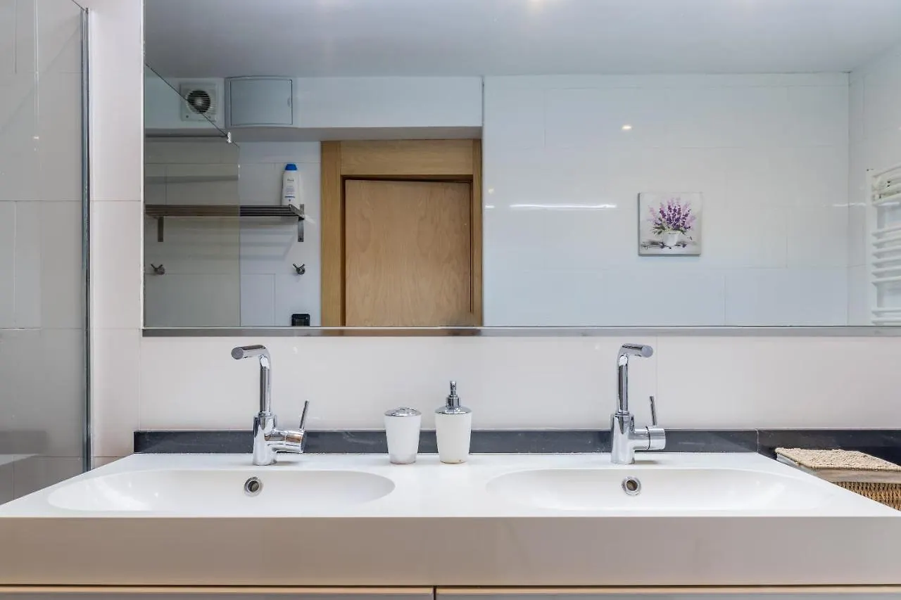 New! Lovely 3-Bedroom Loft In Bilbao 0*,  Spanien