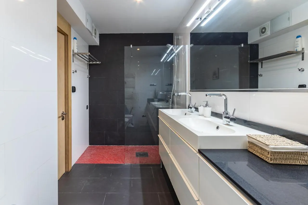 Апартаменты New! Lovely 3-Bedroom Loft In Бильбао